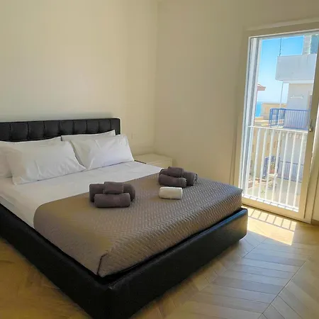 Apartment Gea Seaview - Bright Top-floor Gem In Nettuno, Steps From The Station *