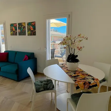 Apartment Gea Seaview - Bright Top-floor Gem In Nettuno, Steps From The Station Nettuno