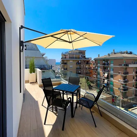 Gea Seaview - Bright Top-floor Gem In Nettuno, Steps From The Station *