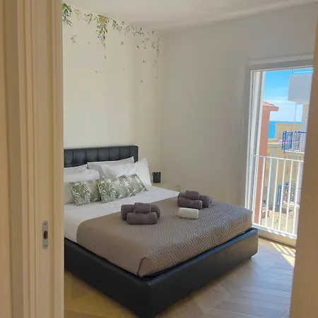 Apartment Gea Seaview - Bright Top-floor Gem In Nettuno, Steps From The Station Nettuno
